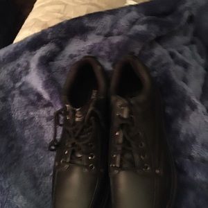 I’m selling a pair of sketcher boots
